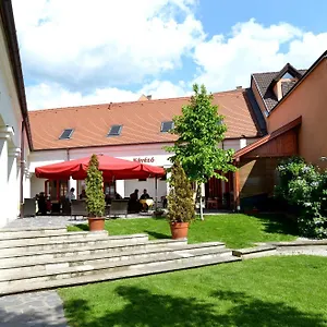 Servita Udvarhaz Bed & Breakfast
